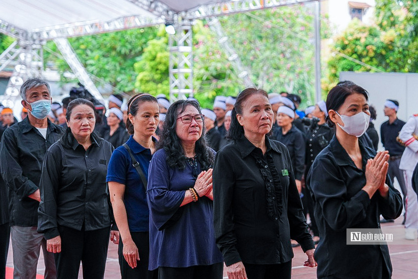 Hàng ngàn người tới viếng Tổng Bí thư Nguyễn Phú Trọng tại quê nhà - 9