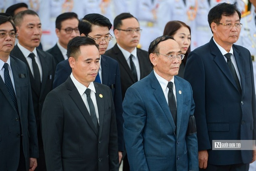 Các đại biểu thành kính tưởng niệm đồng chí Tổng Bí thư Nguyễn Phú Trọng.