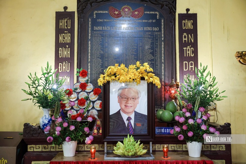 Ghi nhận của Người Đưa Tin lúc 9h, tại chính điện của chùa Quán Sứ (quận Hoàn Kiếm, Tp.Hà Nội), các chư Tăng và Phật tử đã tiến hành làm lễ cầu siêu hồi hướng cho Tổng Bí thư Nguyễn Phú Trọng.