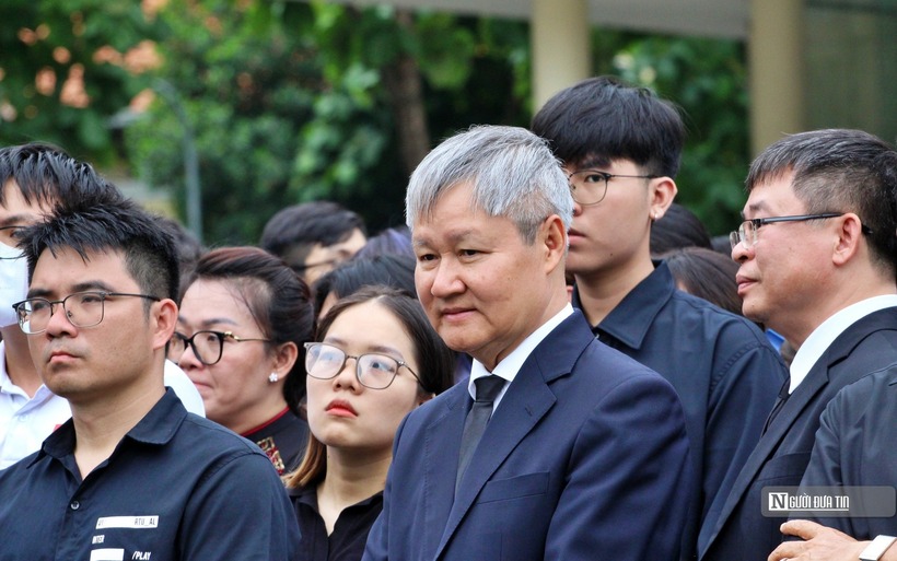 Người dân xếp hàng từ sớm để đăng ký vào viếng Tổng Bí thư Nguyễn Phú Trọng