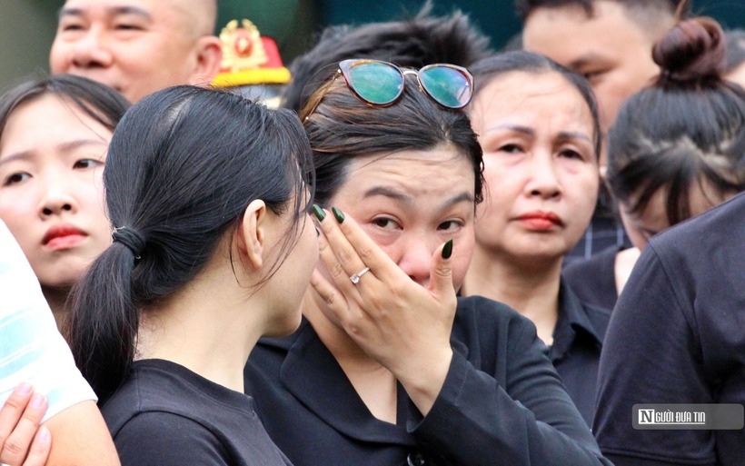 Nhiều người dân không giấu được xúc động tại lễ viếng Tổng Bí thư Nguyễn Phú Trọng.