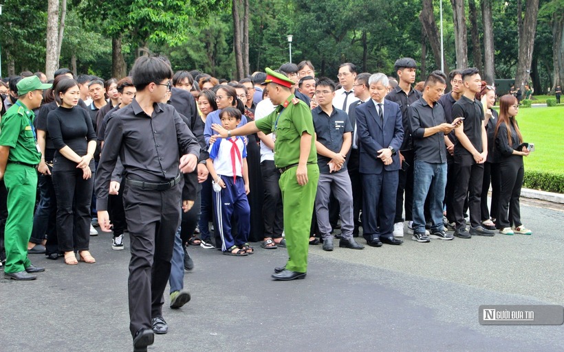Tính đến trưa 25/7, theo ghi nhận có 189 đoàn và hơn 5.000 lượt người đến viếng Tổng Bí thư Nguyễn Phú Trọng tại Hội trường Thống Nhất.