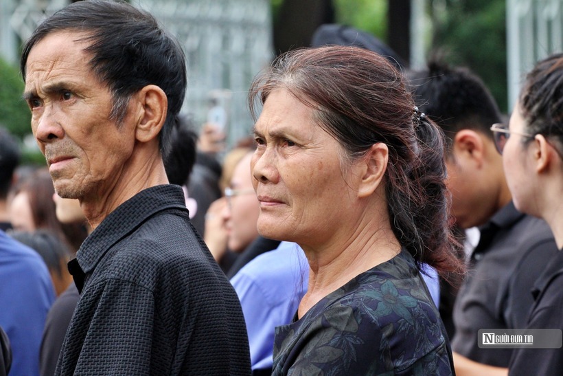 UBND thành phố Hồ Chí Minh cho biết người dân được tạo mọi điều kiện thuận lợi đến viếng Tổng Bí thư Nguyễn Phú Trọng tại Hội trường Thống Nhất.