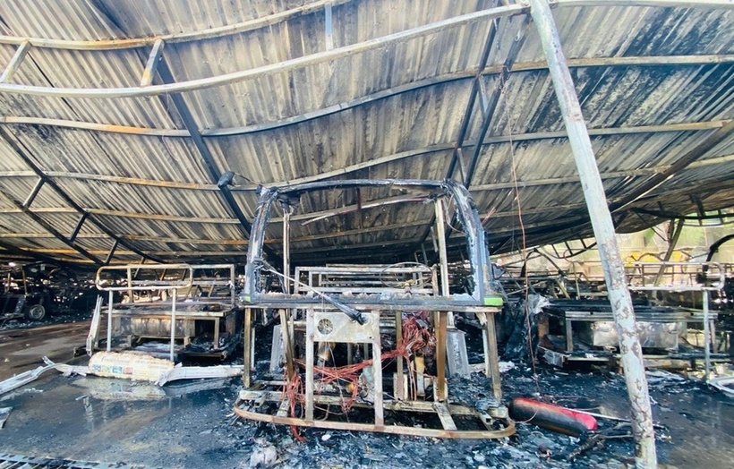 Thời điểm xảy ra cháy, một số nhân viên đã đưa được 4 xe ra ngoài, còn lại 21 chiếc bị thiêu rụi hoàn toàn. Loại xe bị cháy là xe điện du lịch đeo biển hạn chế (biển HC), hoạt động trong phạm vi nội bộ được cấp phép.