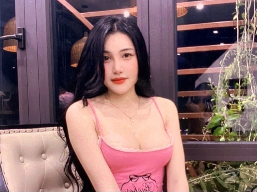 "Bà trùm" ma túy Lê Thị Kim Hoa tạo cho mình vỏ bọc là một hot girl sang chảnh, luôn khoác trên mình những bộ đồ hiệu đắt tiền, check-in ở những nơi sang trọng.