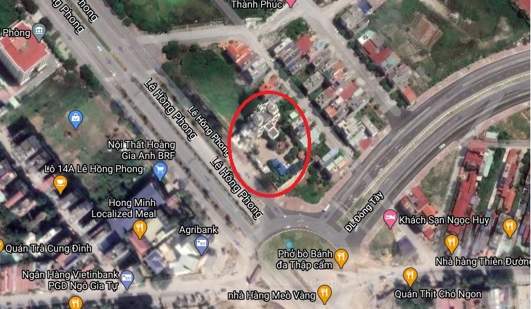 Tòa lâu đài có vị trí vàng và có dễ dàng nhìn thấy từ google map