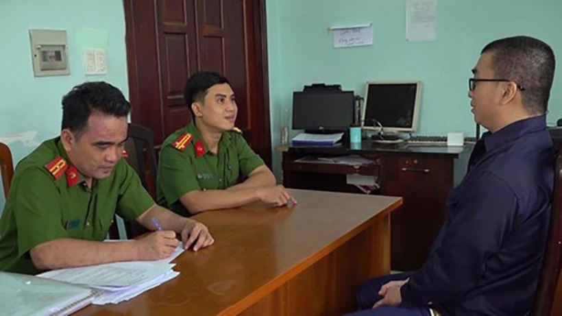 Tan Cheng Khung tại cơ quan Công an. Ảnh: Pháp luật TP.HCM