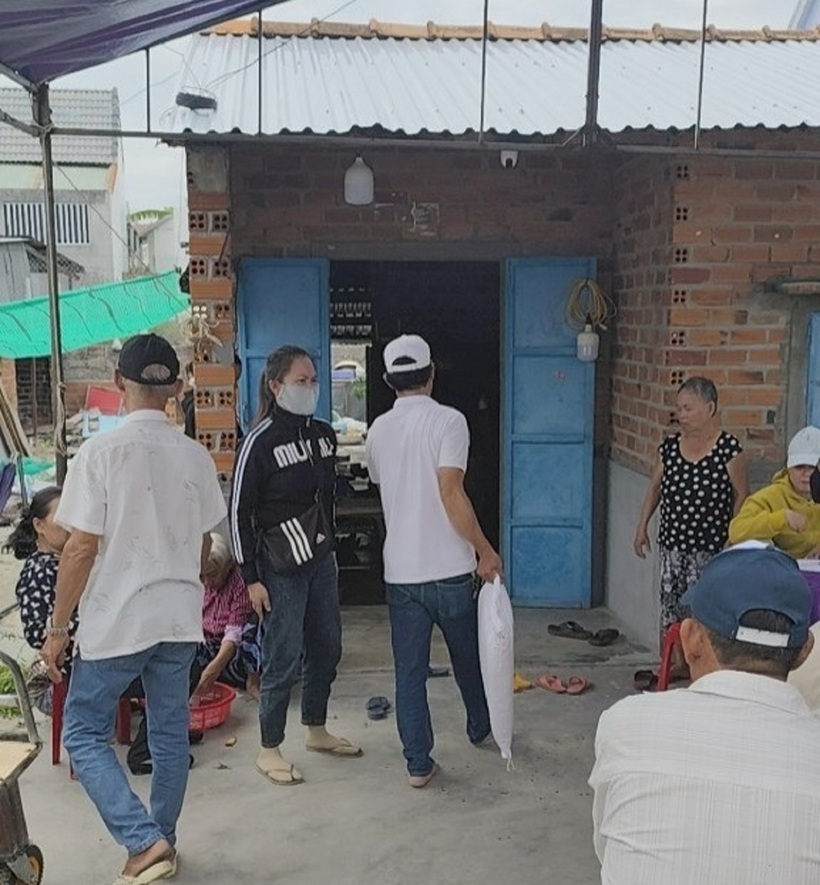 Gia đình lo hậu sự cho bé 3 tuổi tử vong sau khi ở trường về. Ảnh: Dân Việt