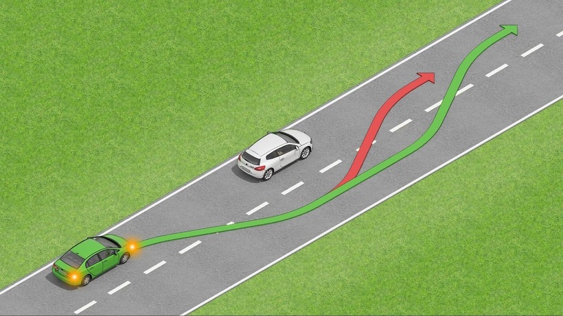 Chuyển làn đường không đúng nơi cho phép bị phạt bao nhiêu tiền? Ảnh minh hoạ