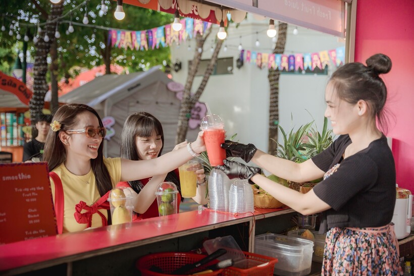 Giới trẻ hào hứng với thiên đường ẩm thực “món gì cũng có” tại chợ Vui Fest thuộc tổ hợp giải trí Da Nang Downtown