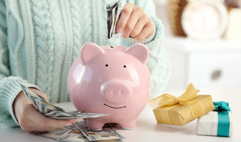 Kinh nghiệm gửi tiền tiết kiệm hàng tháng dành cho người thu nhập thấp. Ảnh minh họa