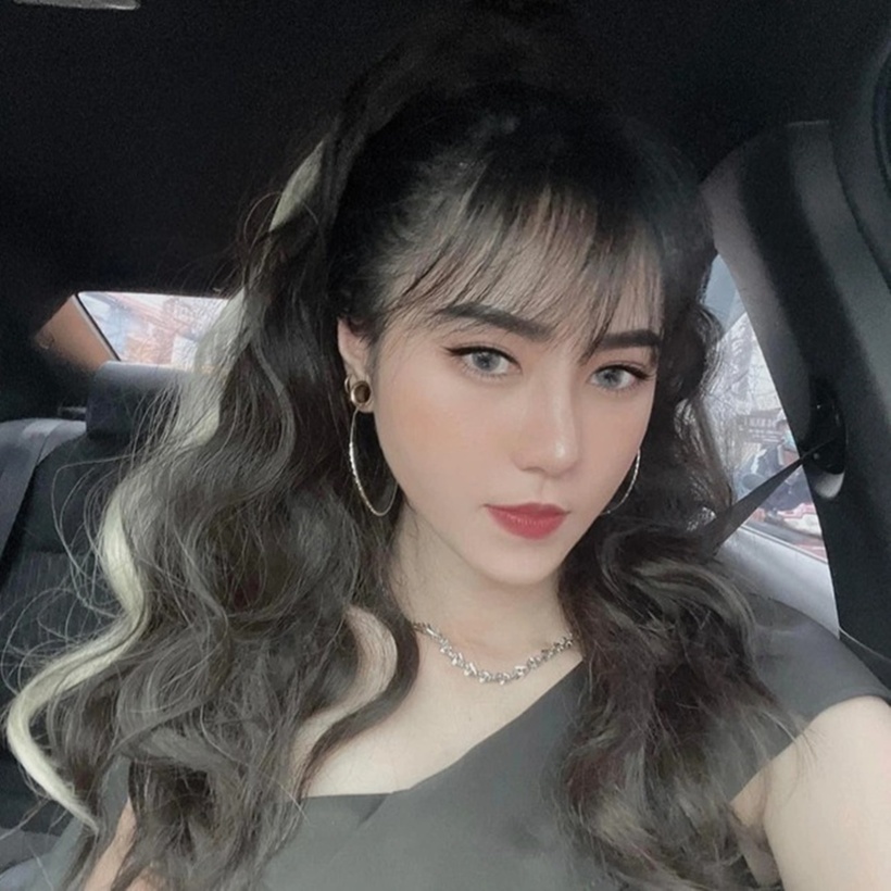 "Đinh là họ theo cha mình. Good trong Goodyear, vốn là một trong những thương hiệu lốp xe lớn nhất thế giới ở Mỹ. Còn Otani lại là loại vỏ lốp xe của Thái Lan. Với cha mình, đây là tên gọi đẹp, độc lạ, lại liên quan tới ngành nghề mà ông kinh doanh", cô gái Đồng Nai giải thích.