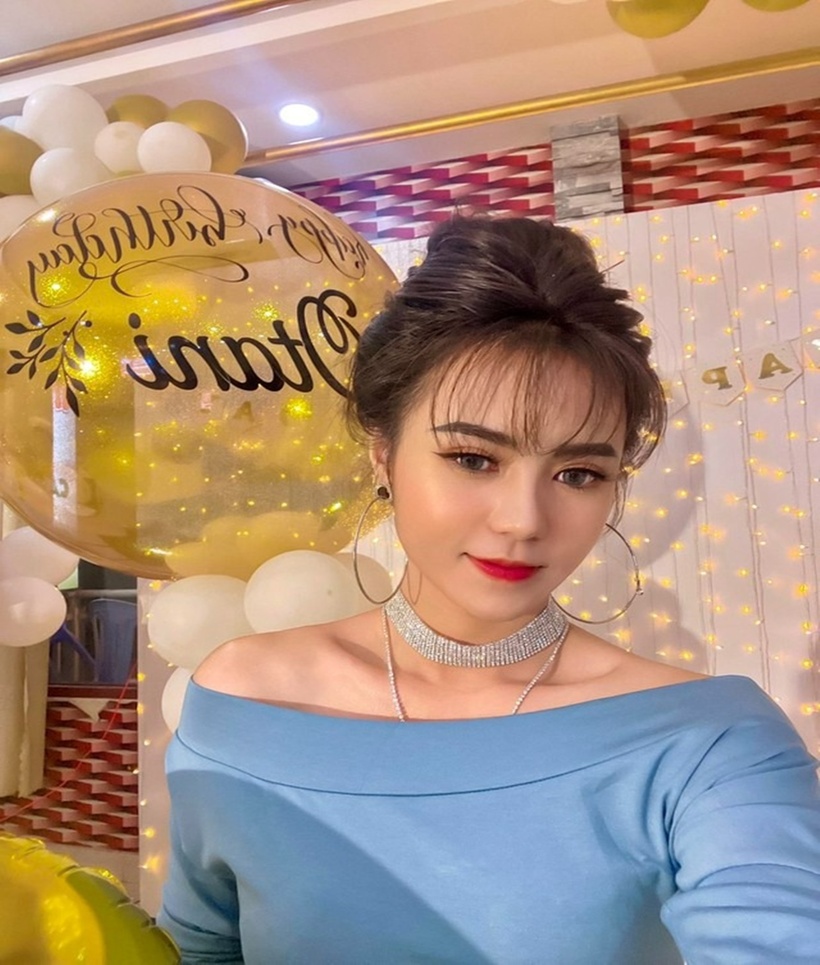 Dù sở hữu cái tên đặc biệt, nhưng hàng xóm xung quanh hầu như không biết tên thật của cô. Ở nhà, cô được cha mẹ và mọi người gọi với cái tên thân mật là "Ni".