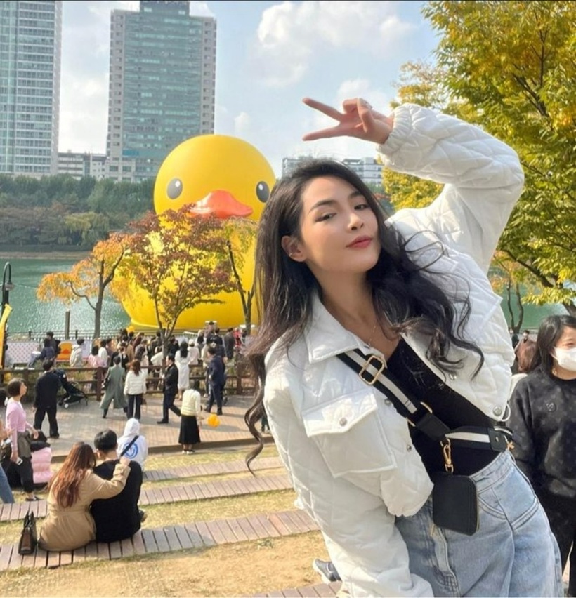 Vũ Thanh Quỳnh (sinh năm 1992) được biết đến là hot girl "lột xác" và đổi đời nhờ phẫu thuật thẩm mỹ.