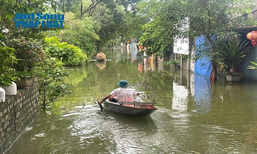 Người dân chủ yếu di chuyển bằng thuyền lưu thông.