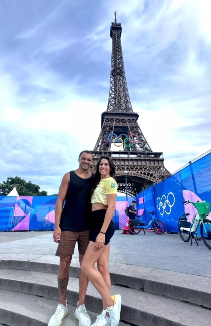 Kình ngư 22 tuổi Ana Carolina Vieira và bạn trai Gabriel Santos. Ảnh: Ana Carolina Vieira.