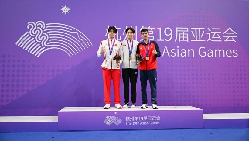 Olympic Paris 2024 là Thế vận hội Mùa hè đầu tiên của Fei Liwei. Sau khi kết thúc phần thi thành công, kình ngư Trung Quốc bác bỏ các cáo buộc về doping liên quan tới quốc gia mình. Fei nói thành tích của bản thân có được nhờ nỗ lực tập luyện. Anh cho biết chính phủ Trung Quốc khuyến khích các VĐV nêu gương, thi đấu đẹp.