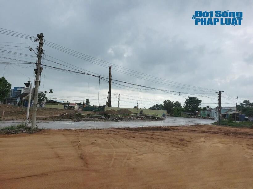 Cao tốc Quảng ngãi - Hoài Nhơn gặp khó do việc chậm di dời các công trình hạ tầng kỹ thuật trên tuyến