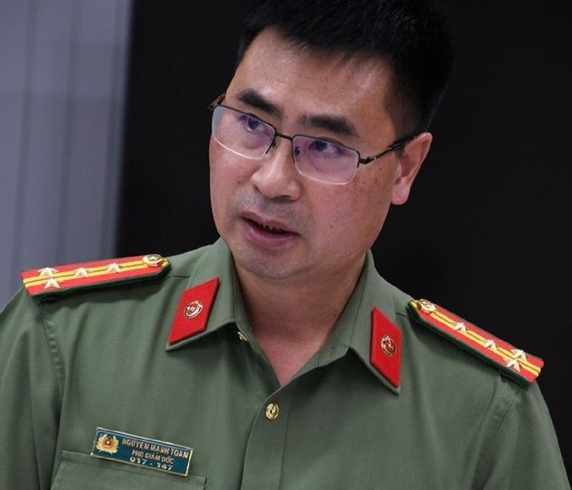 Đại tá Nguyễn Mạnh Toàn thông tin về vụ đầu độc Xyanua ở Đồng Nai. Ảnh: Người lao động