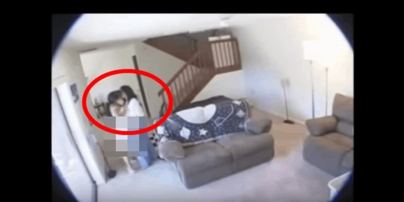 Trước đó, nhờ việc lắp camera người đàn ông đã phát hiện vợ mình vụng trộm với người khác. Ảnh minh họa