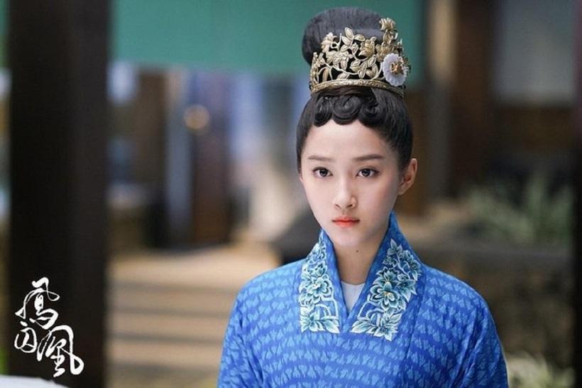 Quan Hiểu Đồng phải đội cả "nồi, chảo" trên đầu trong Phượng Tù Hoàng.