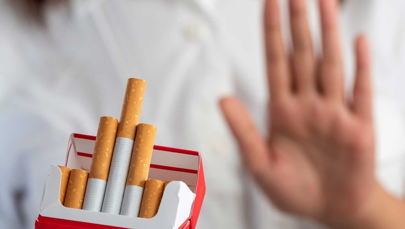 Hút thuốc lá có thể gây tổn thương mạch máu, dẫn đến các vấn đề về tim và thận.