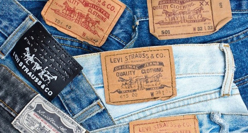 Vì sao quần jeans luôn có một miếng da sau cạp quần?
