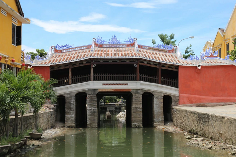 Hình ảnh Chùa Cầu sau trùng tu. Ảnh: PLO