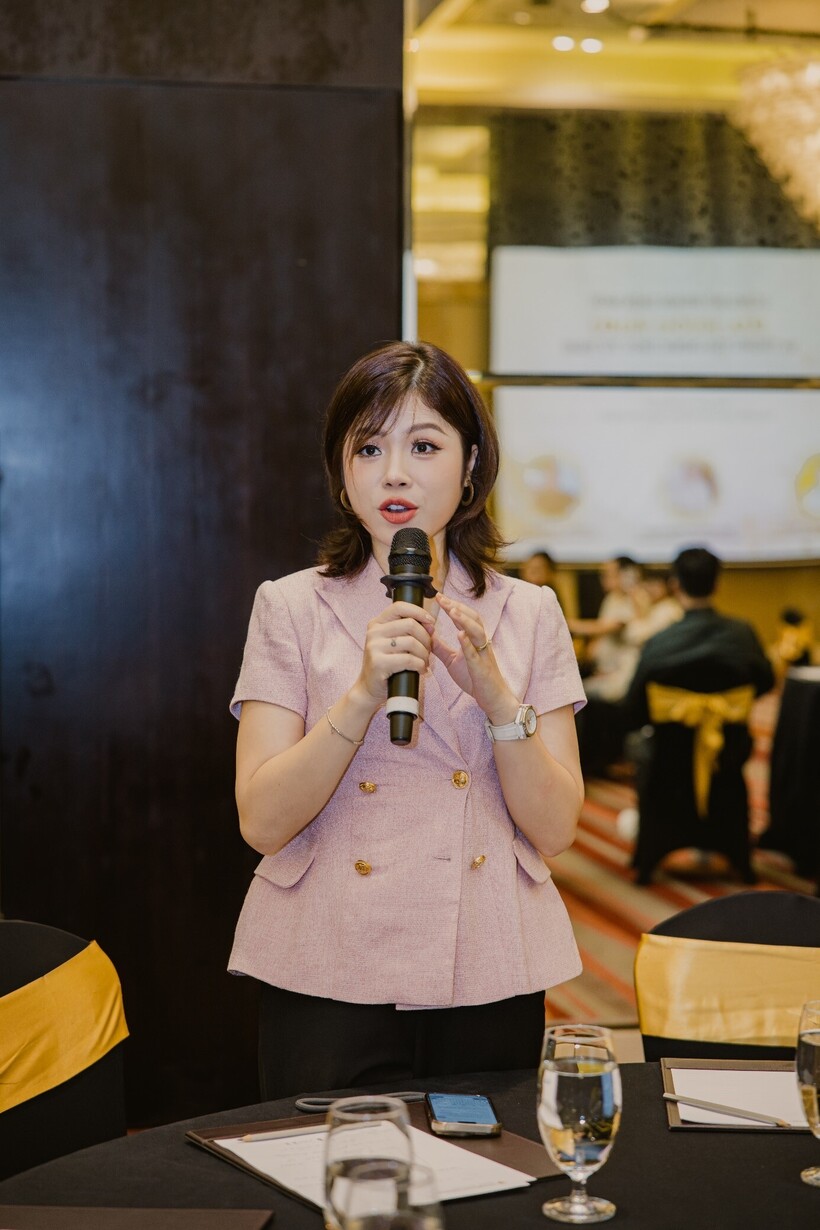 Phóng viên, MC Thái Trang đến đài truyền hình quốc gia VTV