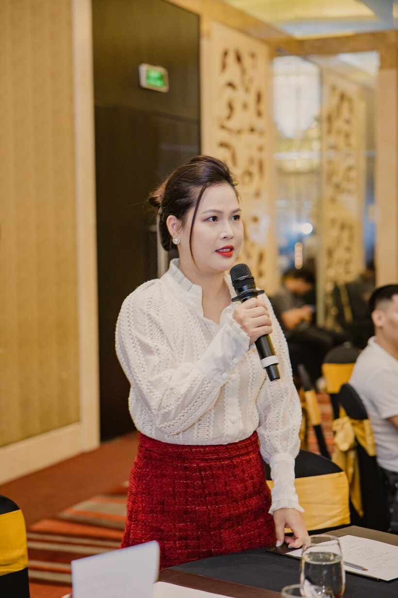 Chị Hiền “Mẹ Rofi” đứng trên góc nhìn người tiêu dùng tham gia thảo luận