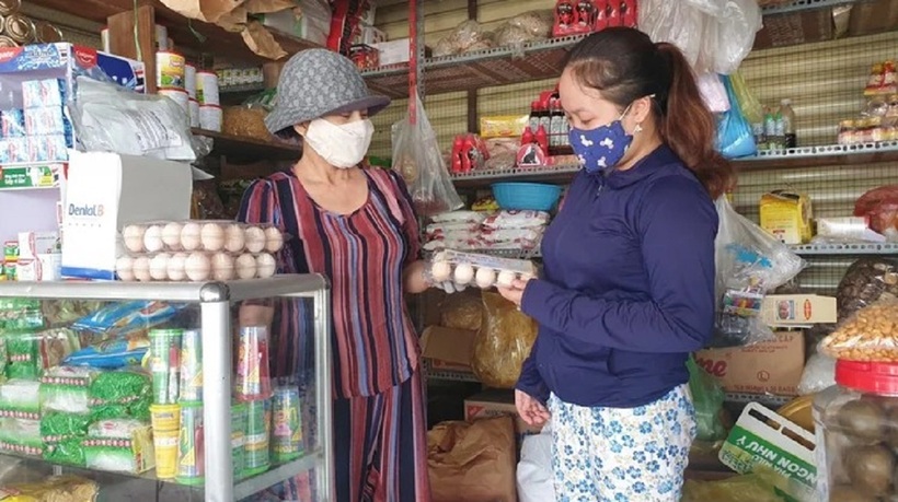 Trứng gà của trang trại chị Nhân được người tiêu dùng đón nhận.