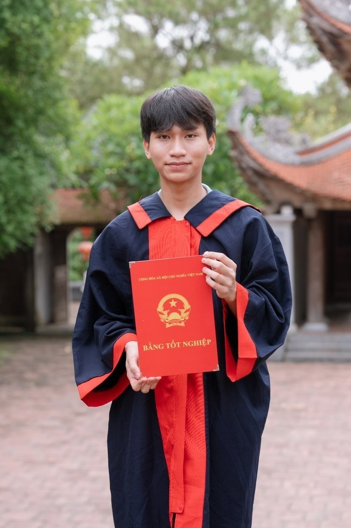 Phi Hùng đã xuất sắc nằm trong top 8% thí sinh có điểm cao nhất, thành công đổi màu huy chương.