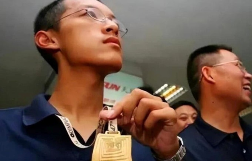 Chiếc HCV Olympic Toán Quốc tế của Liu Zhiyu. Ảnh: 163