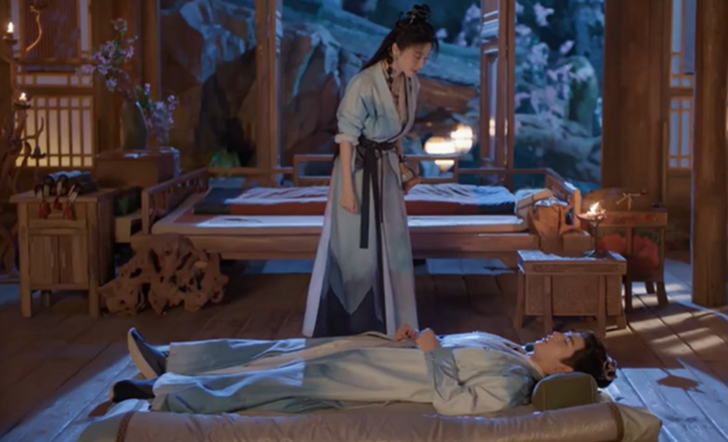 Kê Dương ngủ trên sàn nhà, nhường giường cho Nam Nhan.