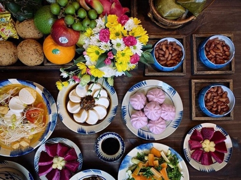 Bài văn khấn ngày 1 âm lịch hàng tháng không chỉ là việc cầu nguyện thiêng liêng, mà còn là một cách kết nối với văn hóa và truyền thống của dân tộc Việt Nam. Ảnh minh họa