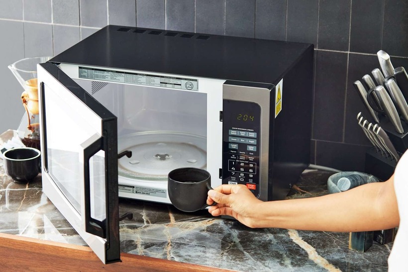 Vì sao lò vi sóng bị rò điện ra vỏ? Nguyên nhân và cách khắc phục.