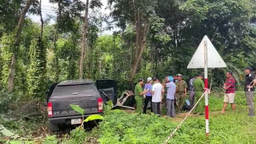 Công an khám nghiệm hiện trường vụ tai nạn giao thông. Ảnh: Sức khỏe & Đời sống