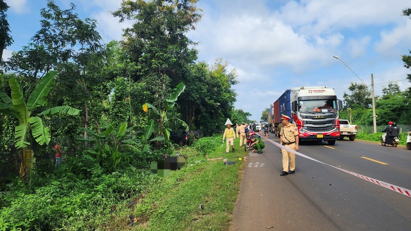 Vụ tai nạn làm hai vợ chồng và con trai tử vong. (Ảnh: Báo Giao thông)