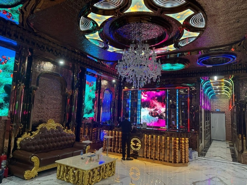 Cơ sở kinh doanh Karaoke The Six không xuất trình được giấy phép kinh doanh khi đang hoạt động. Ảnh: Công an TP.Hải Phòng