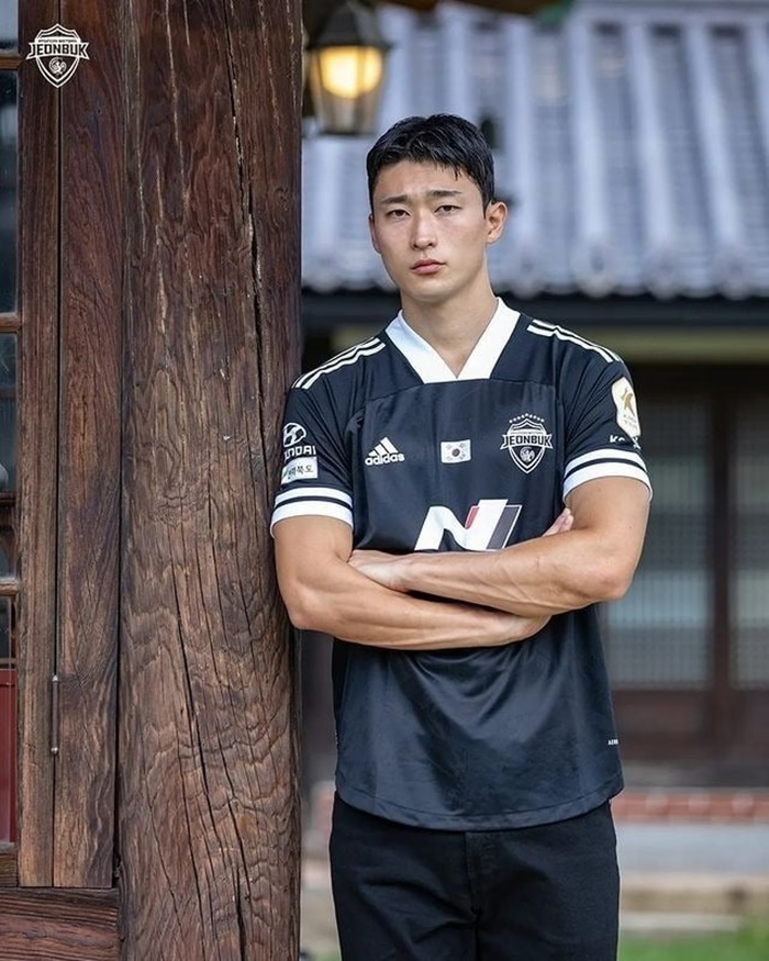 Gue-sung rời đội bóng quê nhà Jeonbuk và sang Đan Mạch chơi bóng cho CLB Midtjylland.