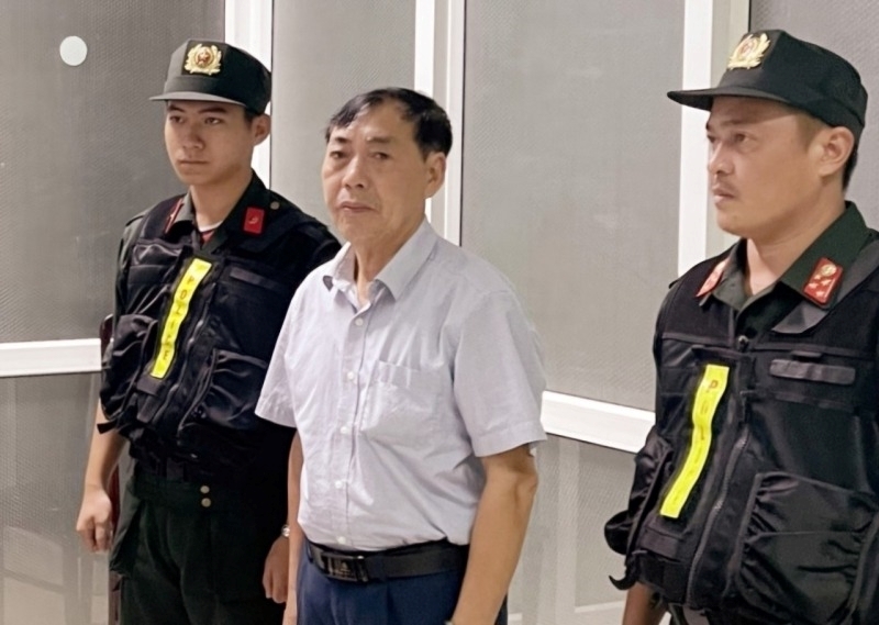 Công an TP. Đà Nẵng thực hiện bắt tạm giam Nguyễn Văn Tam về hành vi ''lừa đảo chiếm đoạt tài sản''. Ảnh: Công an nhân dân