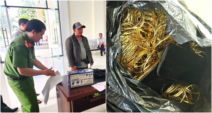 Lực lượng kiểm soát đang kiểm tra hành lý đối với Tang Hour và phát hiện 12kg vàng. (Ảnh: Công an)