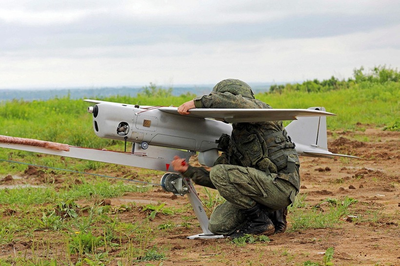 Hình ảnh tài liệu về chiếc UAV Orlan 10 do Bộ Quốc phòng Nga công bố. Ảnh: REUTERS