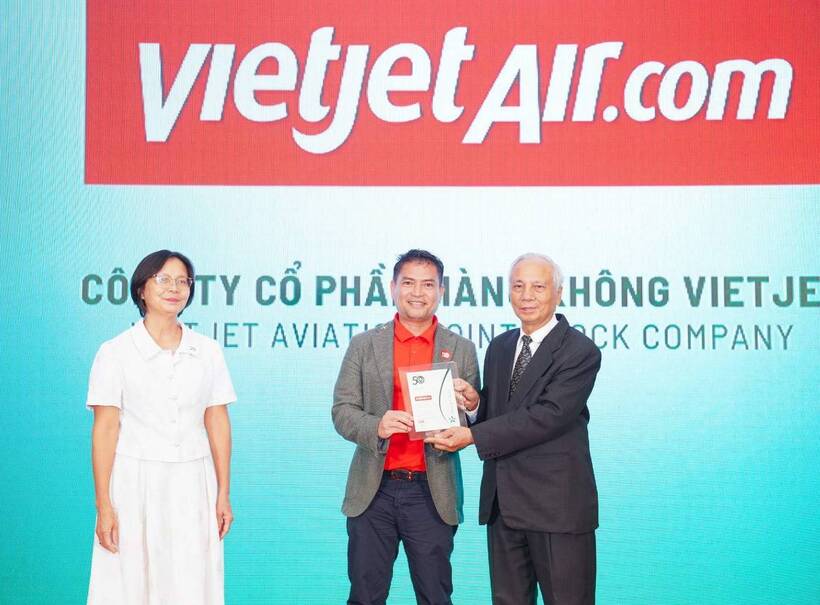 Vietjet được vinh danh trong Top 50 doanh nghiệp phát triển bền vững tiêu biểu 2024 - 2
