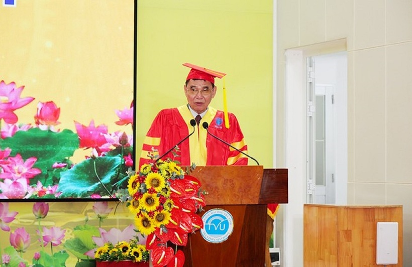 Ông Đoàn Hoàng Hải phát biểu tại lễ trao bằng tốt nghiệp. Ảnh: Tiền Phong