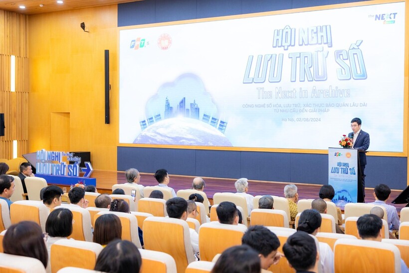 Ông Nguyễn Hoàng Minh - Tổng Giám đốc Công ty TNHH FPT IS, đơn vị triển khai nền tảng Lưu trữ số quốc gia phát biểu tại hội nghị