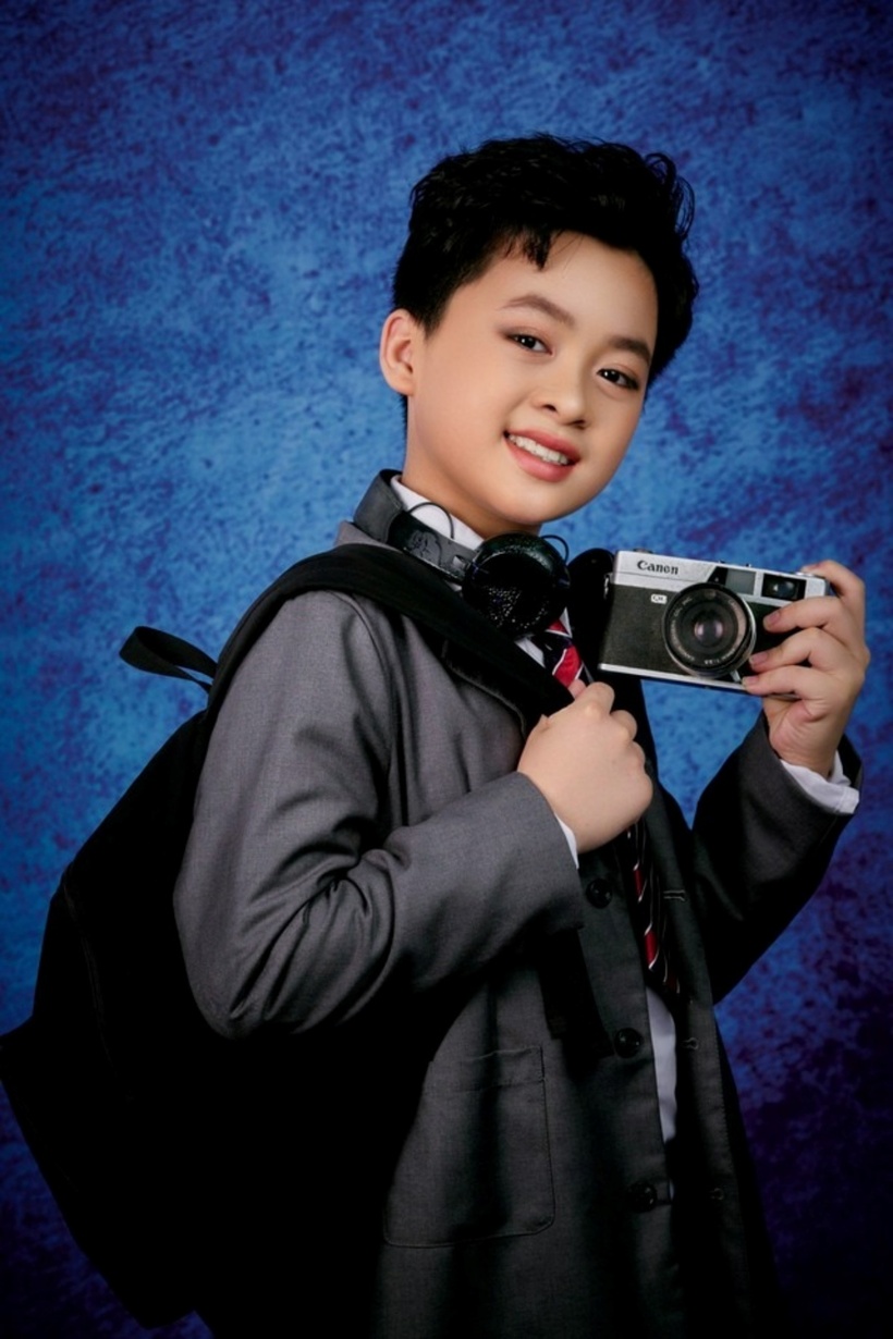 Còn làm mẫu ảnh.