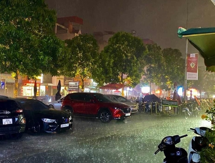 Miền Bắc ngày nắng nóng, chiều tối mưa dông. Ảnh minh họa