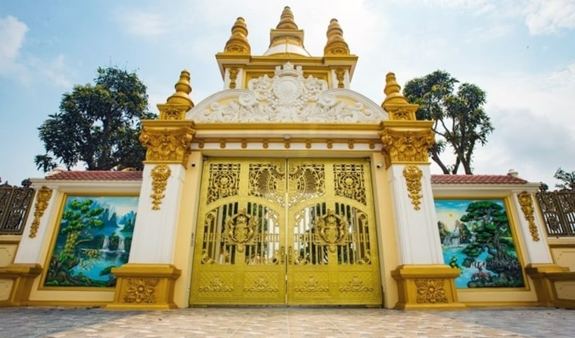 Cánh cổng của tòa lâu đài