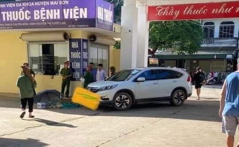 Hiện trường vụ tai nạn khiến bé 2 tuổi tử vong thương tâm. (Ảnh: Lao động)